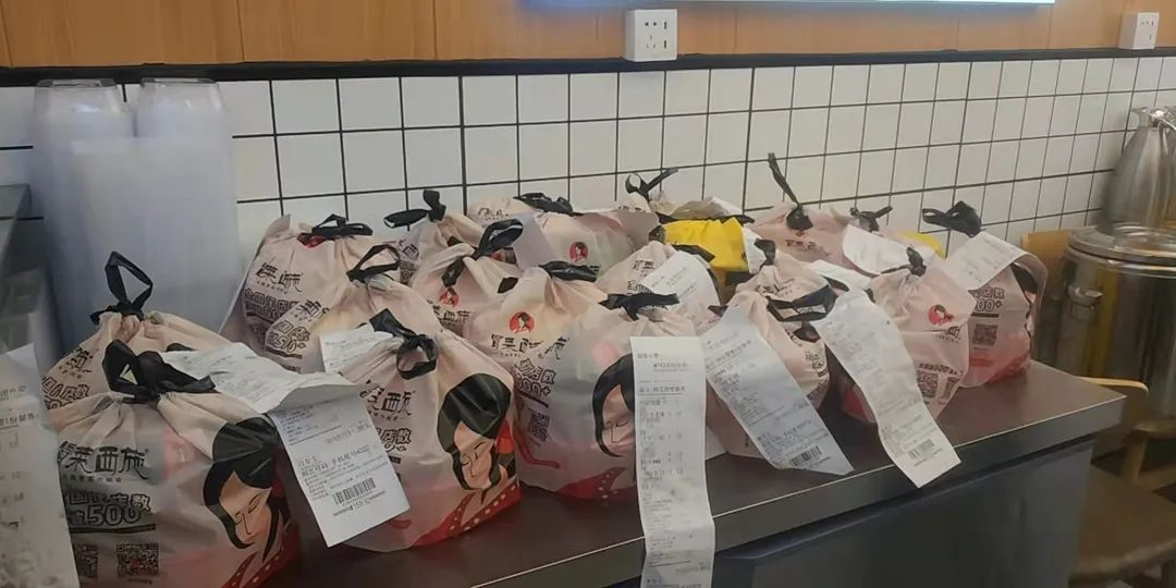 冒菜西施外賣出單現(xiàn)場